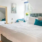 Дом отдыха Heart Of Gem 4 Bedrooms 6 Beds 2 Bathrooms