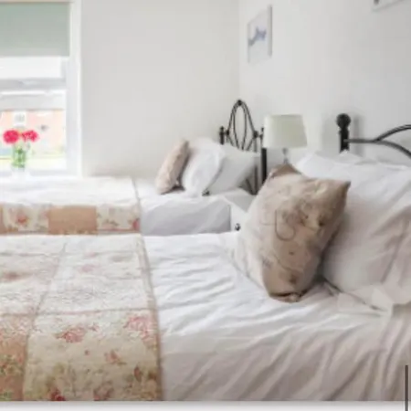 Heart Of Gem 4 Bedrooms 6 Beds 2 Bathrooms