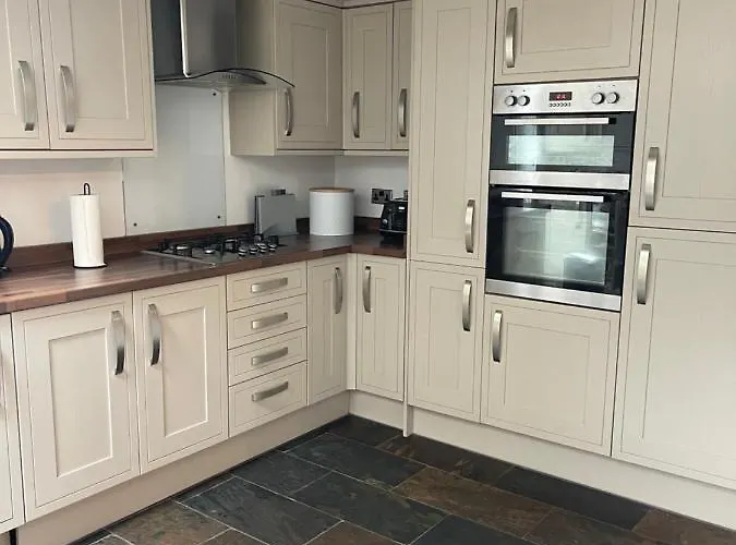 Heart Of Gem 4 Bedrooms 6 Beds 2 Bathrooms