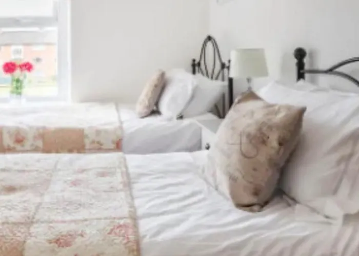 Heart Of Gem 4 Bedrooms 6 Beds 2 Bathrooms