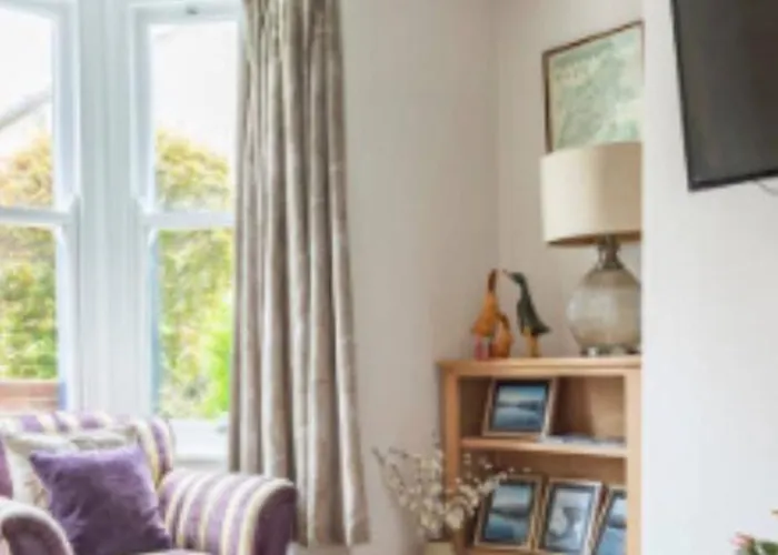 Heart Of Gem 4 Bedrooms 6 Beds 2 Bathrooms