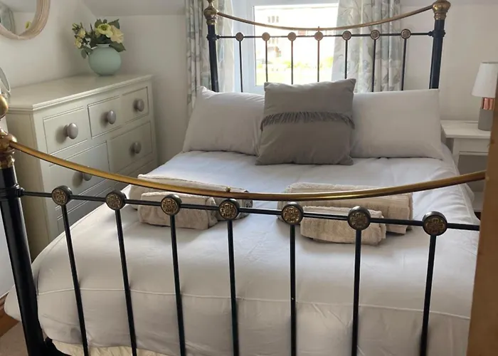 Heart Of Gem 4 Bedrooms 6 Beds 2 Bathrooms *